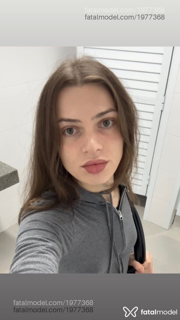 Acompanhante mulher trans com cabelo castanho de olhos verdes em Virtual - Regina