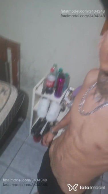 Acompanhante homem loira (o) de olhos castanhos - Magnata