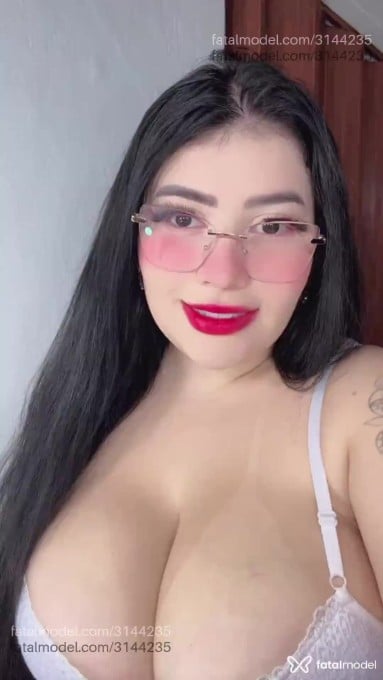 Acompanhante mulher morena (o) de olhos pretos - Amanda Zahir Acompanhante mulher morena (o) de olhos pretos - Amanda Zahir