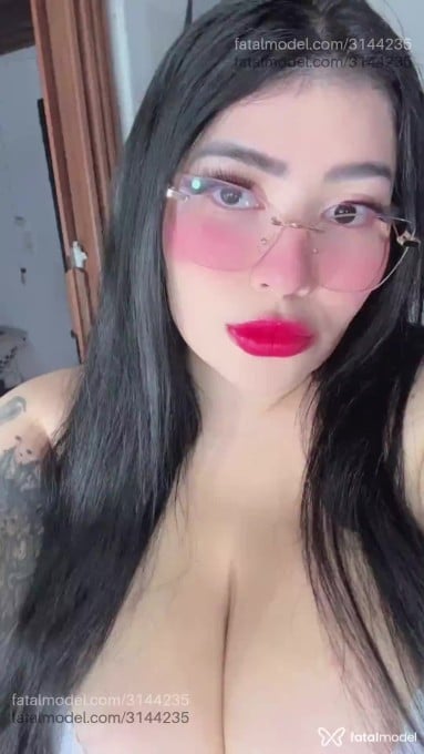 Acompanhante mulher morena (o) de olhos pretos - Amanda Zahir Acompanhante mulher morena (o) de olhos pretos - Amanda Zahir