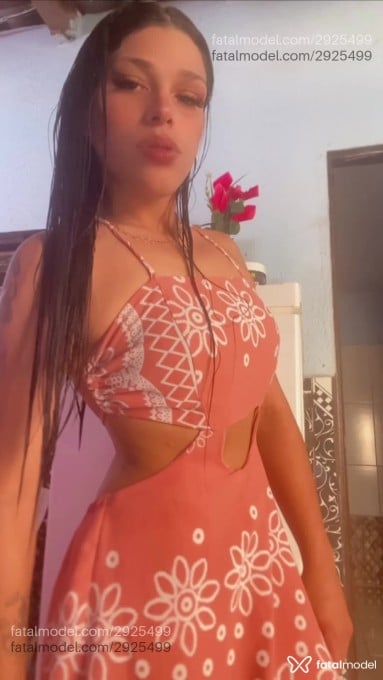 Acompanhante mulher trans com cabelo castanho de olhos castanhos - Karolayne Acompanhante mulher trans com cabelo castanho de olhos castanhos - Karolayne