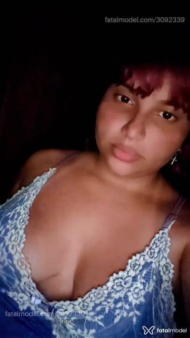 Acompanhante mulher com cabelo colorido de olhos castanhos em Virtual - Biazinha