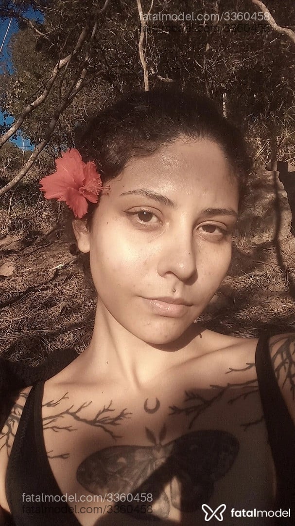 Acompanhante mulher com cabelo castanho de olhos castanhos em Atibaia - Alecram