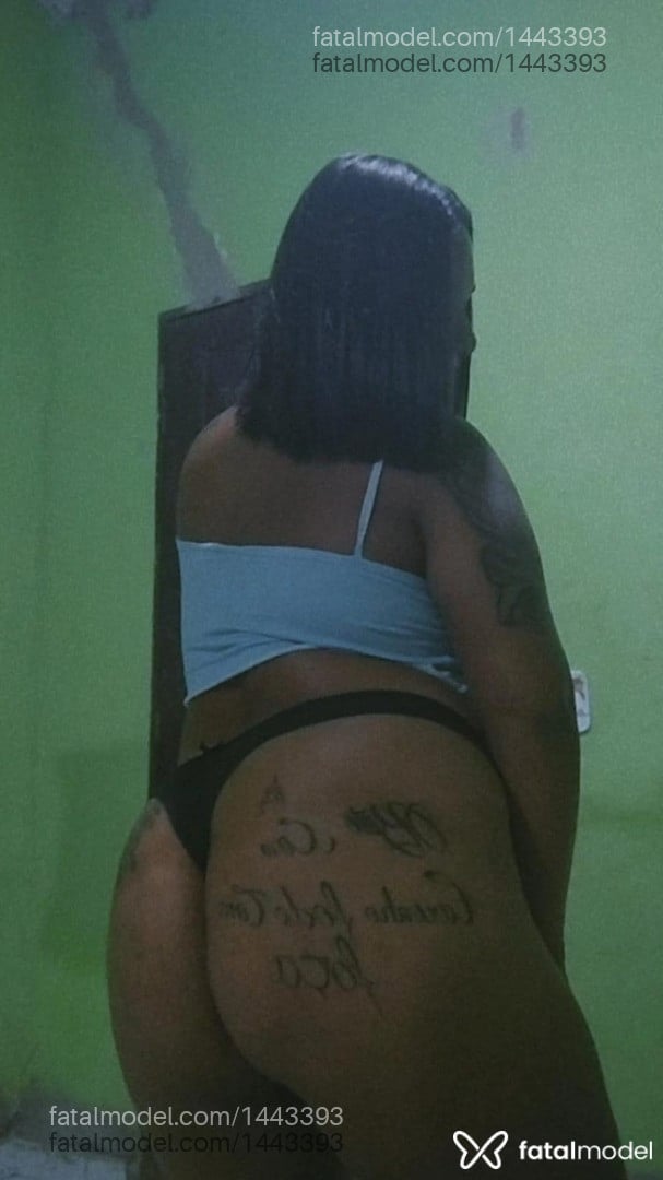Acompanhante mulher com cabelo colorido de olhos castanhos - Morena