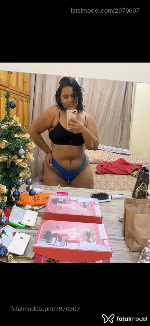 Acompanhante mulher morena (o) de olhos castanhos - Evilyn