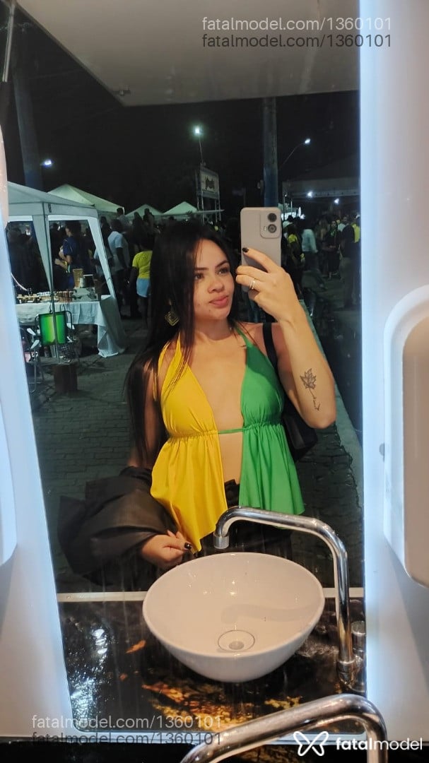 Acompanhante mulher com cabelo castanho de olhos castanhos - Karol Nicole