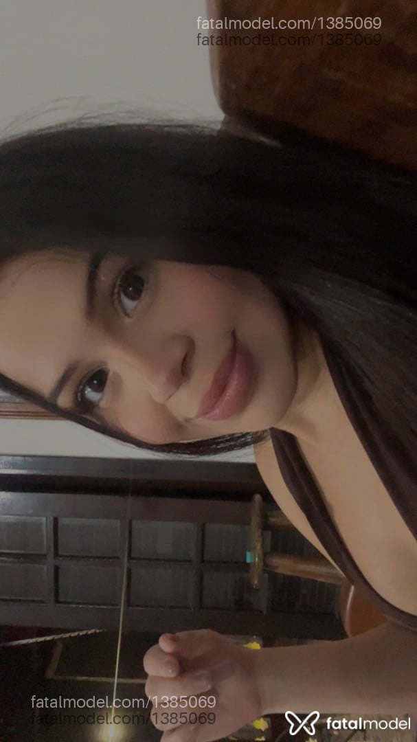 Acompanhante mulher morena (o) de olhos castanhos - Alice Castro Acompanhante mulher morena (o) de olhos castanhos - Alice Castro
