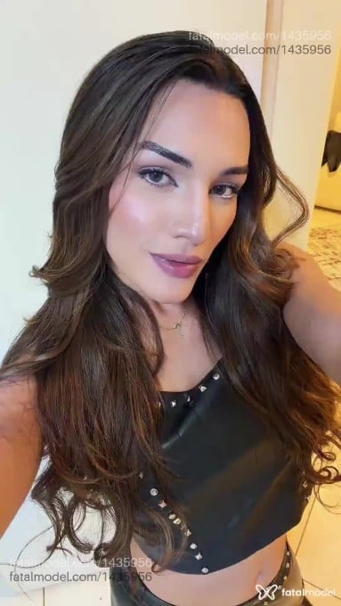 Acompanhante mulher trans morena (o) de olhos castanhos - Yris Sttar Acompanhante mulher trans morena (o) de olhos castanhos - Yris Sttar