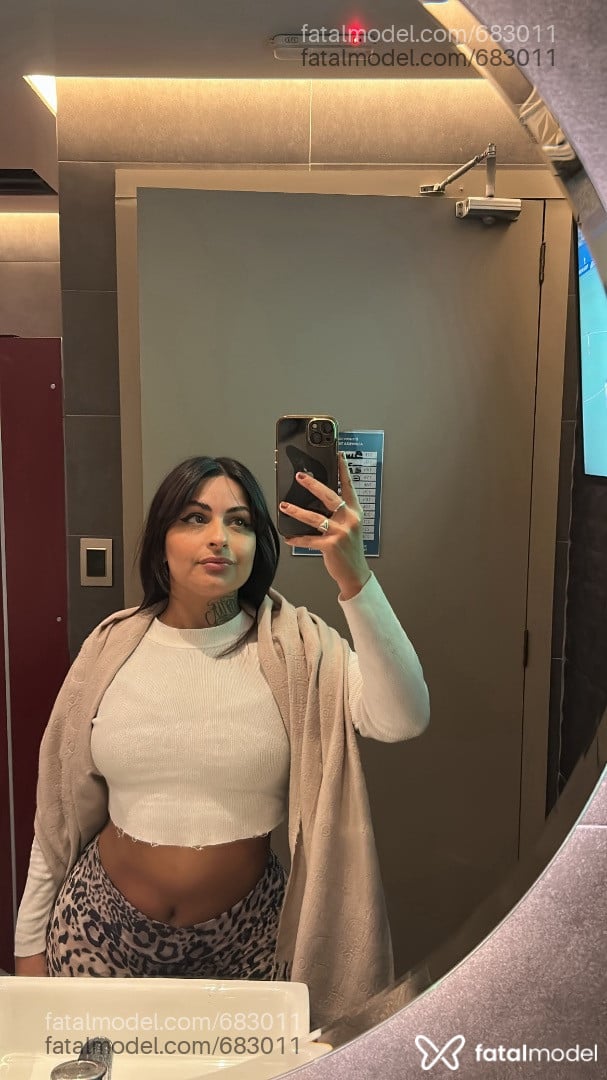 Acompanhante mulher morena (o) de olhos mel em Gramado - Demi Bueno