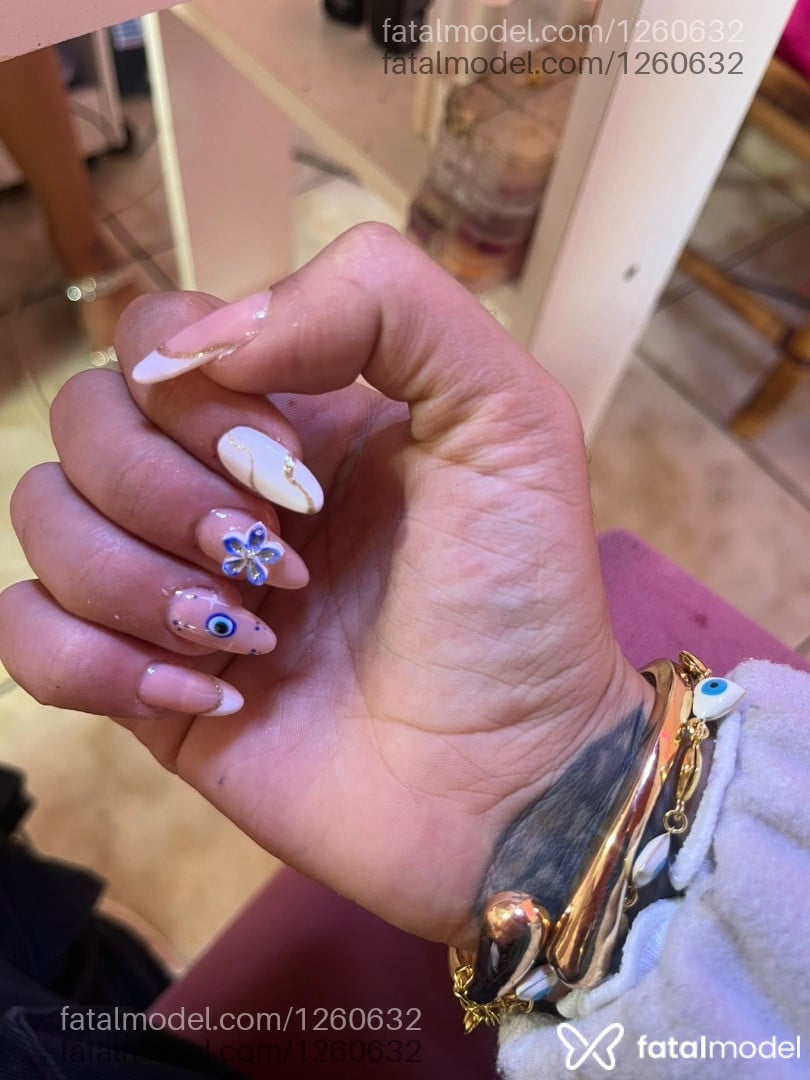 Acompanhante mulher com cabelo colorido de olhos castanhos em Apucarana - Tati Paranaense