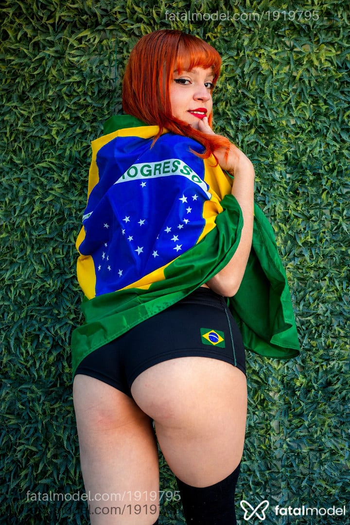 Acompanhante mulher ruiva (o) de olhos castanhos em Virtual - Middy