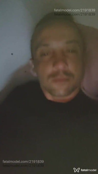 Acompanhante homem morena (o) de olhos castanhos - Oliver Acompanhante homem morena (o) de olhos castanhos - Oliver