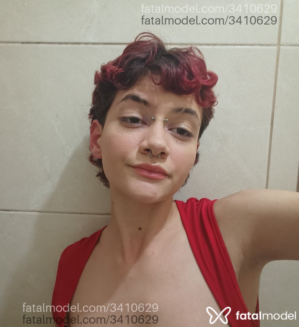 Acompanhante não-binário com cabelo colorido de olhos castanhos em Guarulhos - Tif