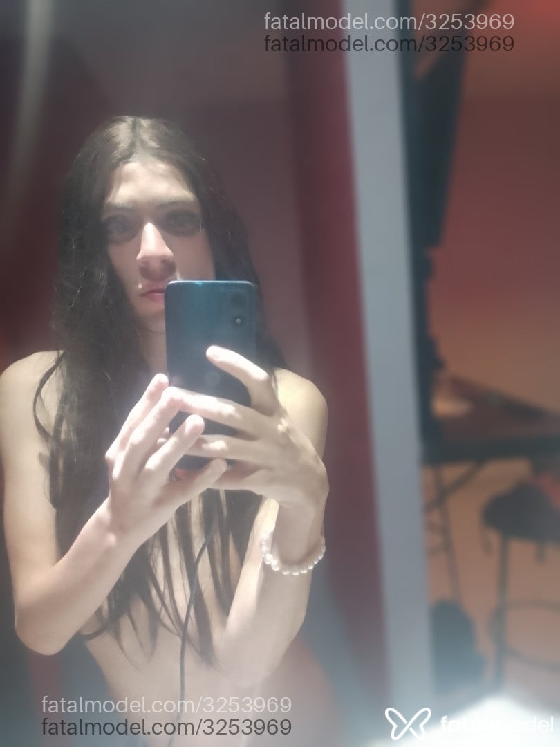 Acompanhante mulher trans morena (o) de olhos castanhos em Curitiba - Manuzinha