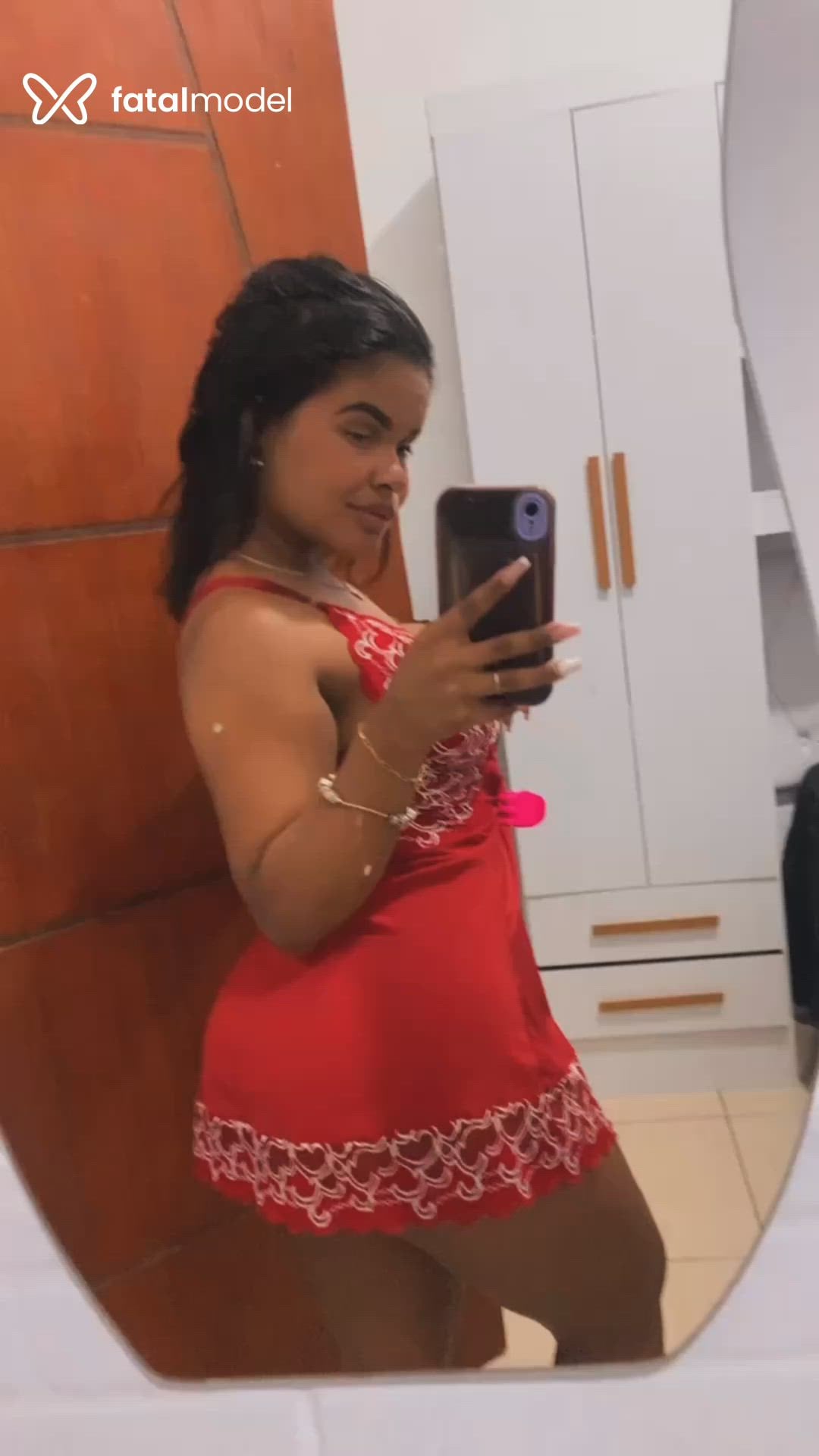 Acompanhante mulher morena (o) de olhos castanhos - Morena