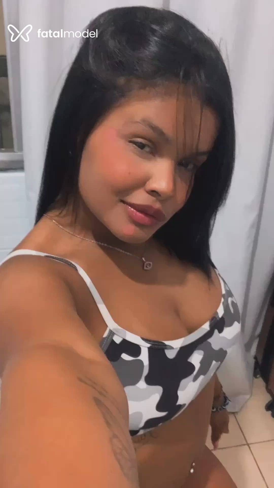 Acompanhante mulher morena (o) de olhos castanhos - Morena