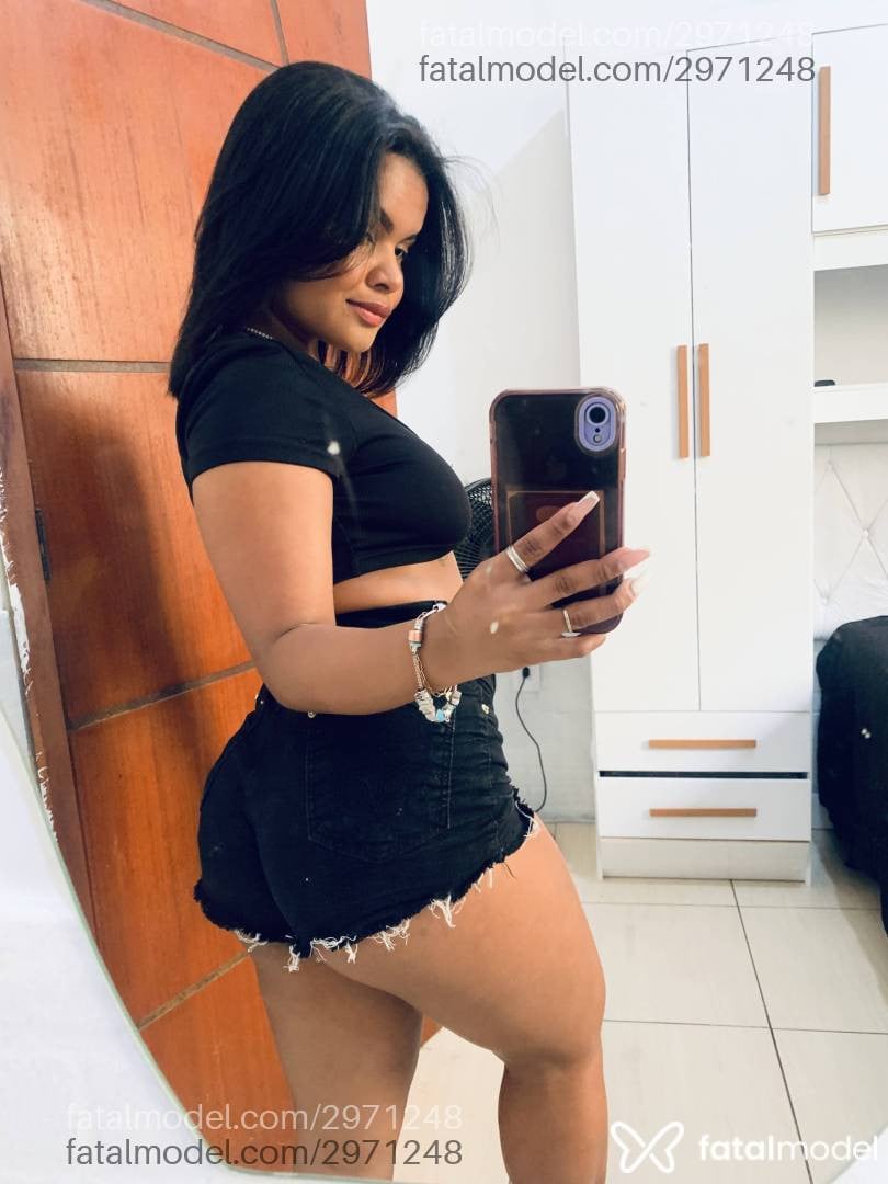 Acompanhante mulher morena (o) de olhos castanhos - Morena