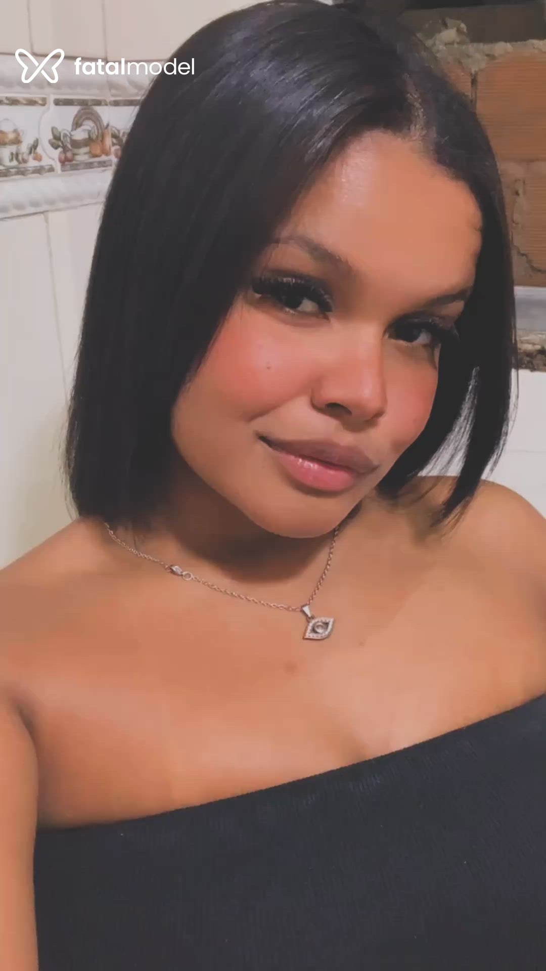 Acompanhante mulher morena (o) de olhos castanhos - Morena