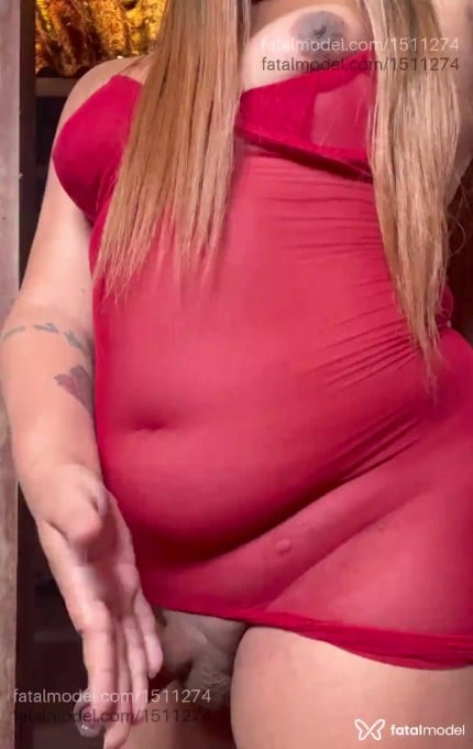 Acompanhante mulher trans com cabelo castanho de olhos pretos em Macaé - Antonella Araujo