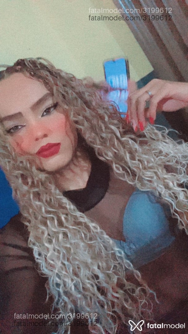 Acompanhante mulher trans com cabelo castanho de olhos castanhos - Luana Neres