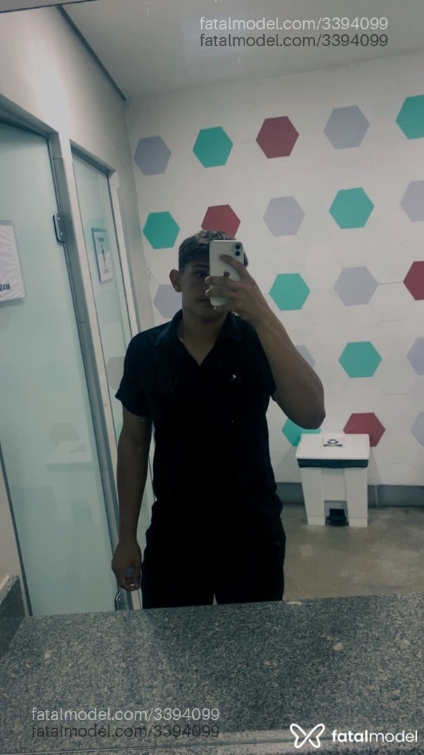 Acompanhante homem com cabelo castanho de olhos castanhos em Goiânia - Jardel