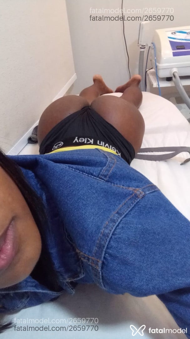 Acompanhante mulher trans morena (o) de olhos castanhos em Governador Valadares - Isabelle