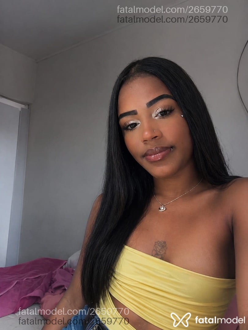 Acompanhante mulher trans morena (o) de olhos castanhos em Governador Valadares - Isabelle