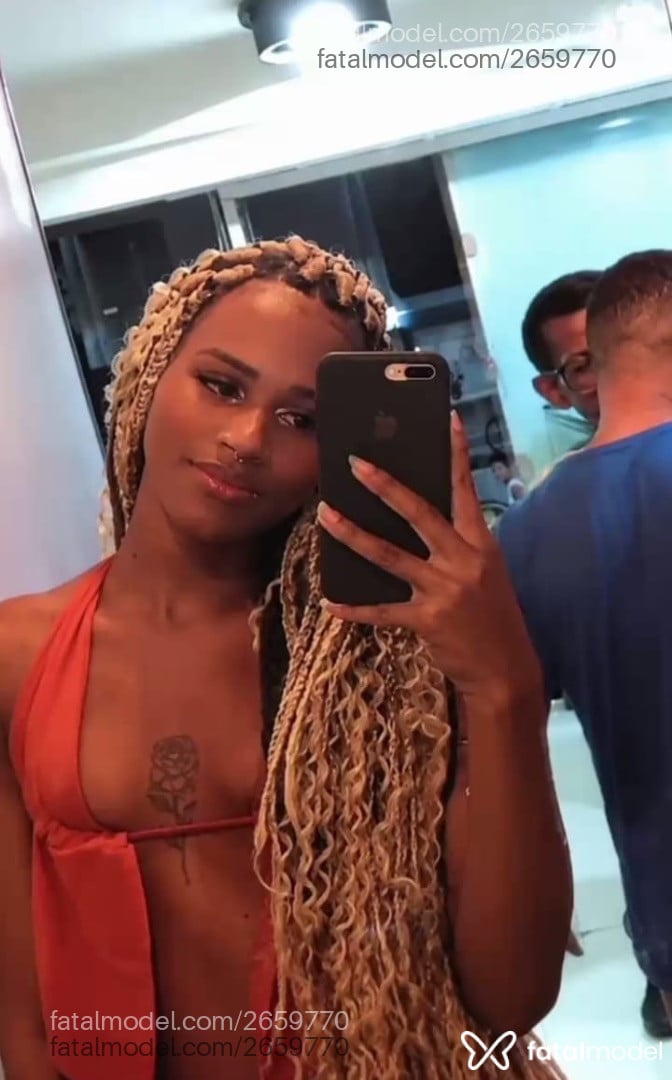Acompanhante mulher trans morena (o) de olhos castanhos em Governador Valadares - Isabelle