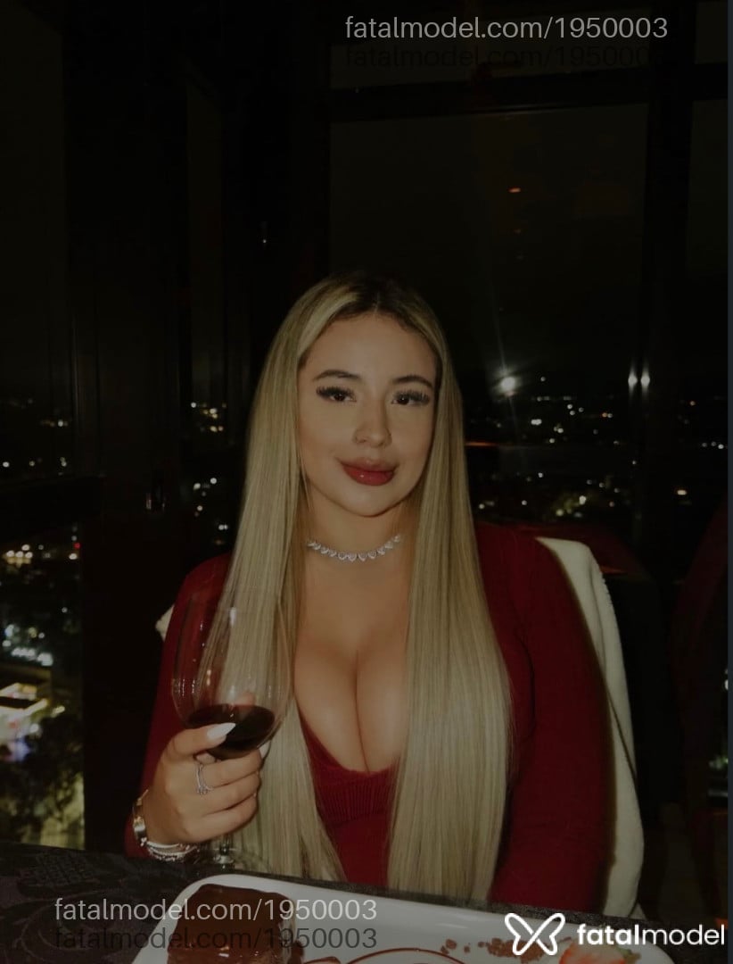Acompanhante mulher loira (o) de olhos castanhos em Balneário Camboriú - Livia