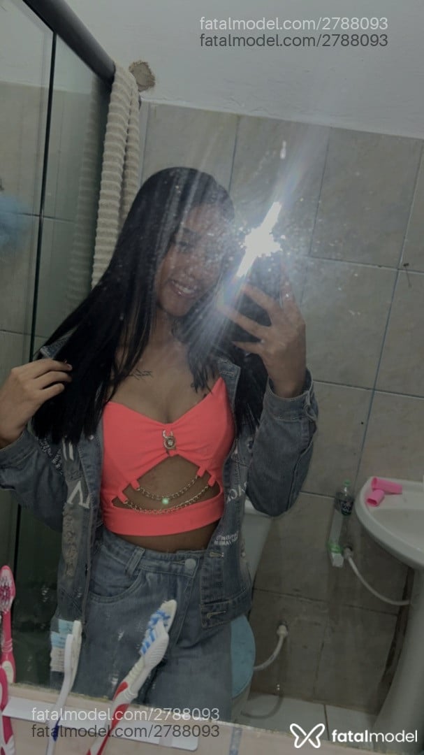 Acompanhante mulher trans morena (o) de olhos pretos em Alfenas - Emilly