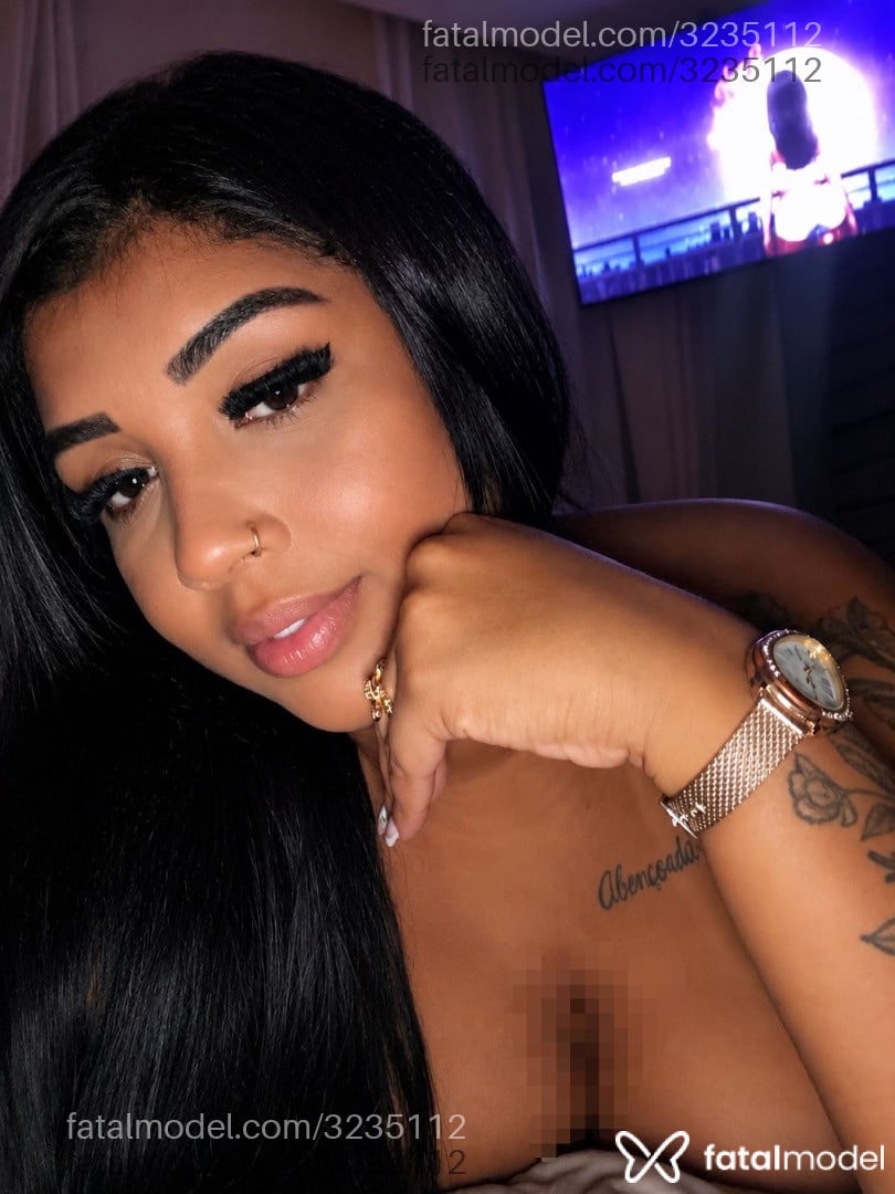Acompanhante mulher morena (o) de olhos castanhos em São Vicente - Luiza