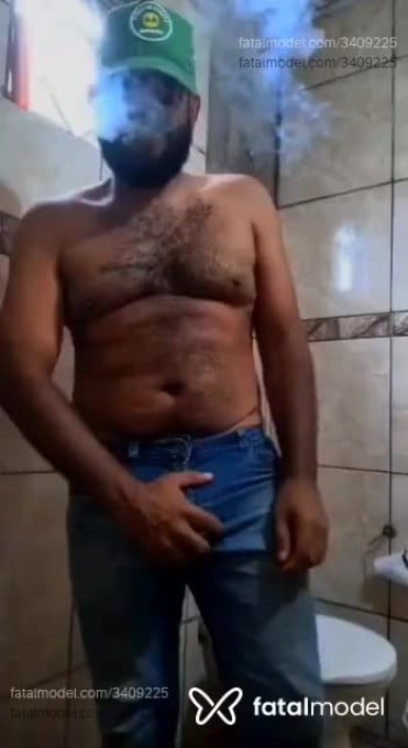 Acompanhante homem morena (o) de olhos pretos - Peludobruto