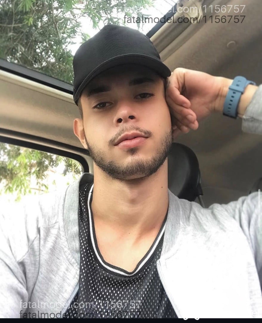 Acompanhante homem com cabelo castanho de olhos castanhos em Patos de Minas Acompanhante homem com cabelo castanho de olhos castanhos em Patos de Minas - Luís Felipe