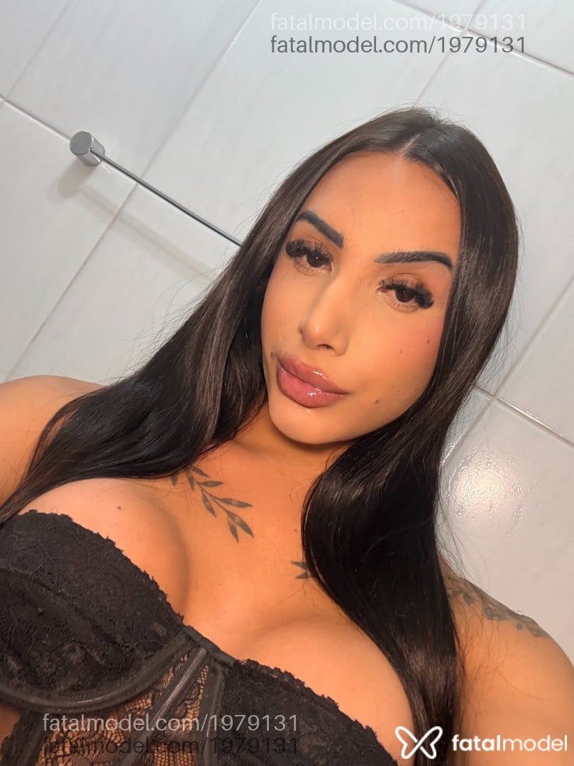 Acompanhante mulher trans morena (o) de olhos castanhos - Ortis