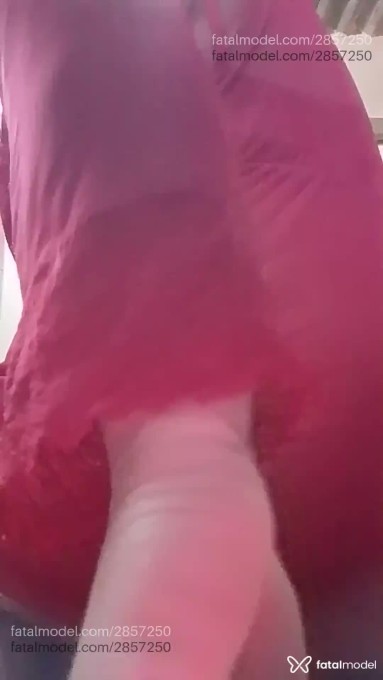 Acompanhante mulher com cabelo castanho de olhos azuis - Popozudasexy