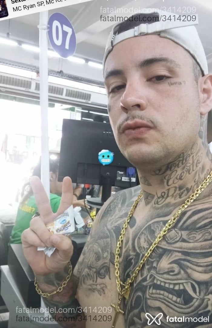 Acompanhante homem com cabelo castanho de olhos castanhos em Florianópolis - Enzo Gabriel