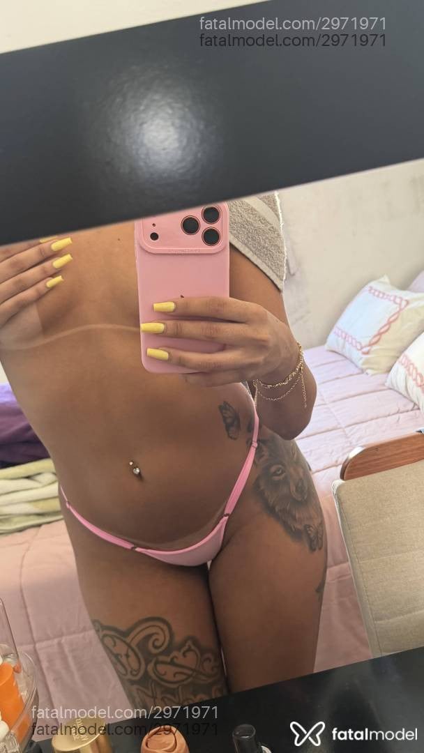 Acompanhante mulher com cabelo castanho de olhos castanhos - Ester Muniz