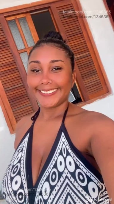 Acompanhante mulher morena (o) de olhos pretos em Saquarema Acompanhante mulher morena (o) de olhos pretos em Saquarema - Milena Bittencourt