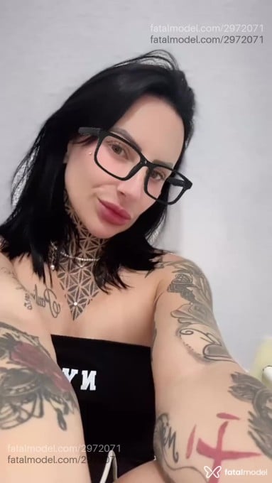 Acompanhante mulher morena (o) de olhos verdes em Blumenau Acompanhante mulher morena (o) de olhos verdes em Blumenau - Stefany