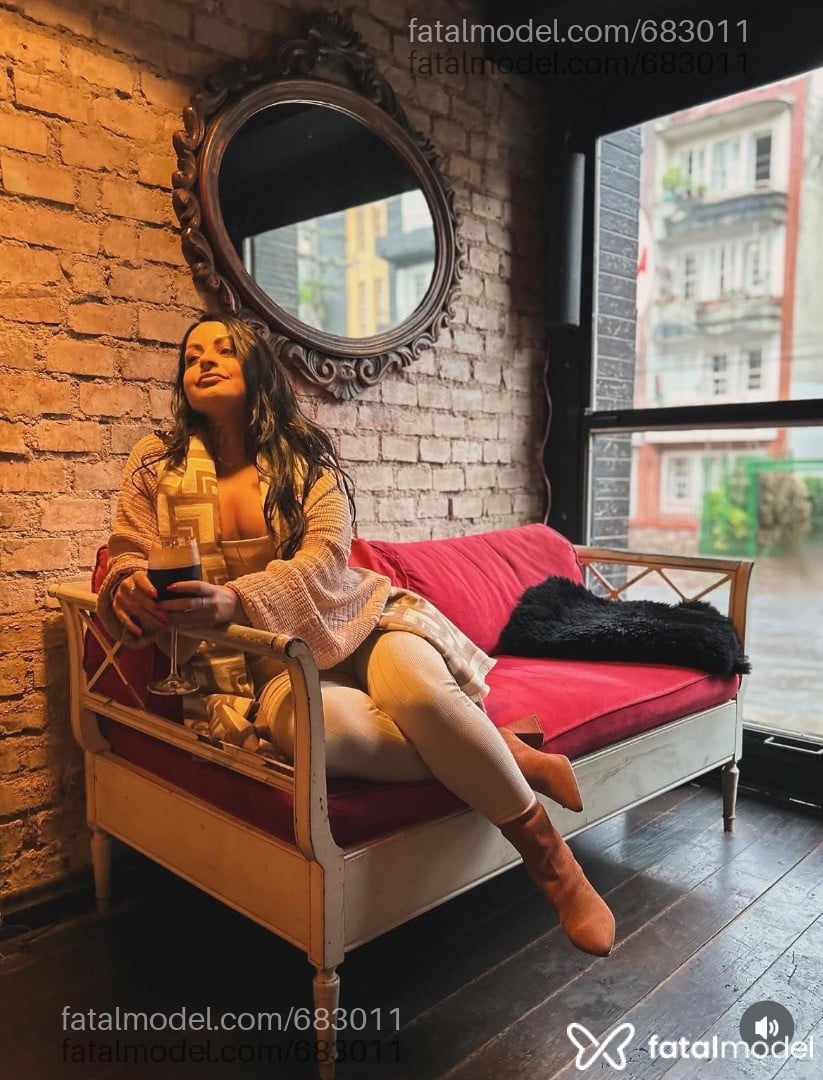 Acompanhante mulher morena (o) de olhos mel em Gramado - Demi Bueno
