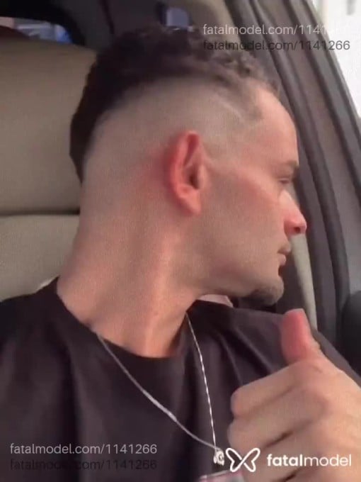 Acompanhante homem com cabelo castanho de olhos mel - Caio Valentim Acompanhante homem com cabelo castanho de olhos mel - Caio Valentim