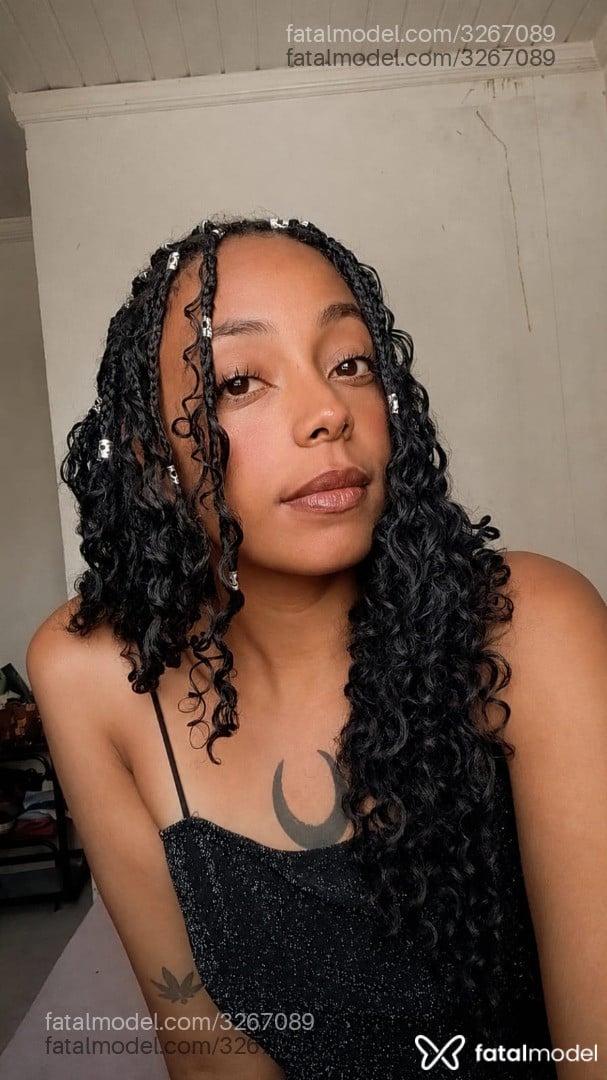 Acompanhante mulher morena (o) de olhos castanhos - Helena Mendes