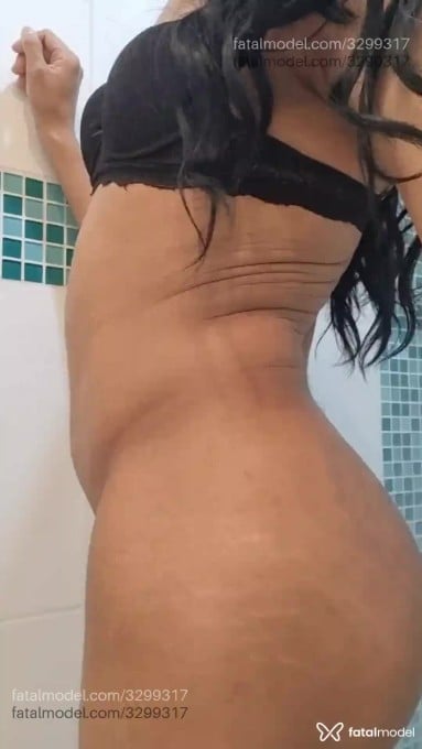 Acompanhante mulher trans morena (o) de olhos pretos - Soffy Acompanhante mulher trans morena (o) de olhos pretos - Soffy