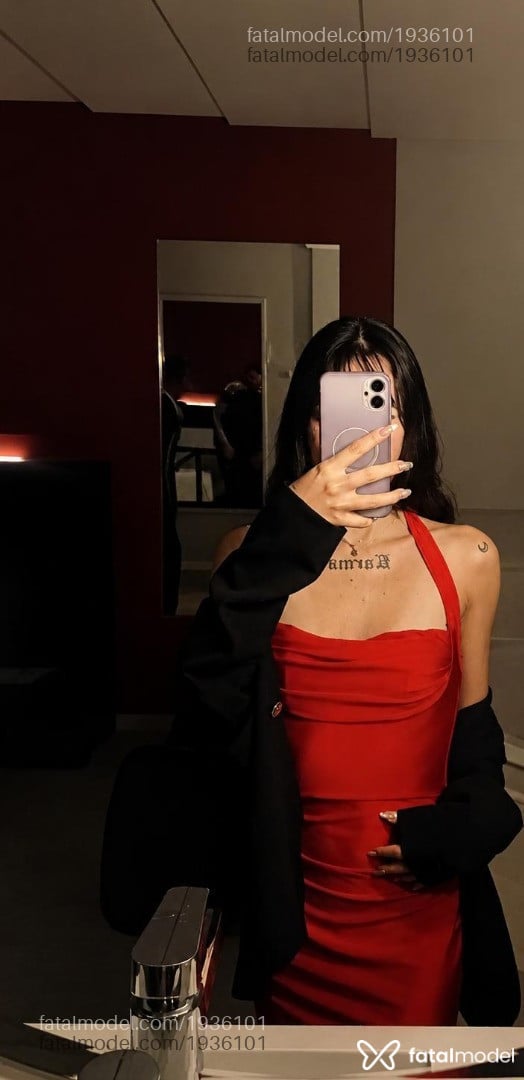 Acompanhante mulher com cabelo colorido de olhos castanhos - Larissa Aveiro Acompanhante mulher com cabelo colorido de olhos castanhos - Larissa Aveiro