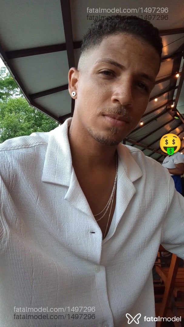 Acompanhante homem com cabelo castanho de olhos verdes em Rio de Janeiro - Loiropivete