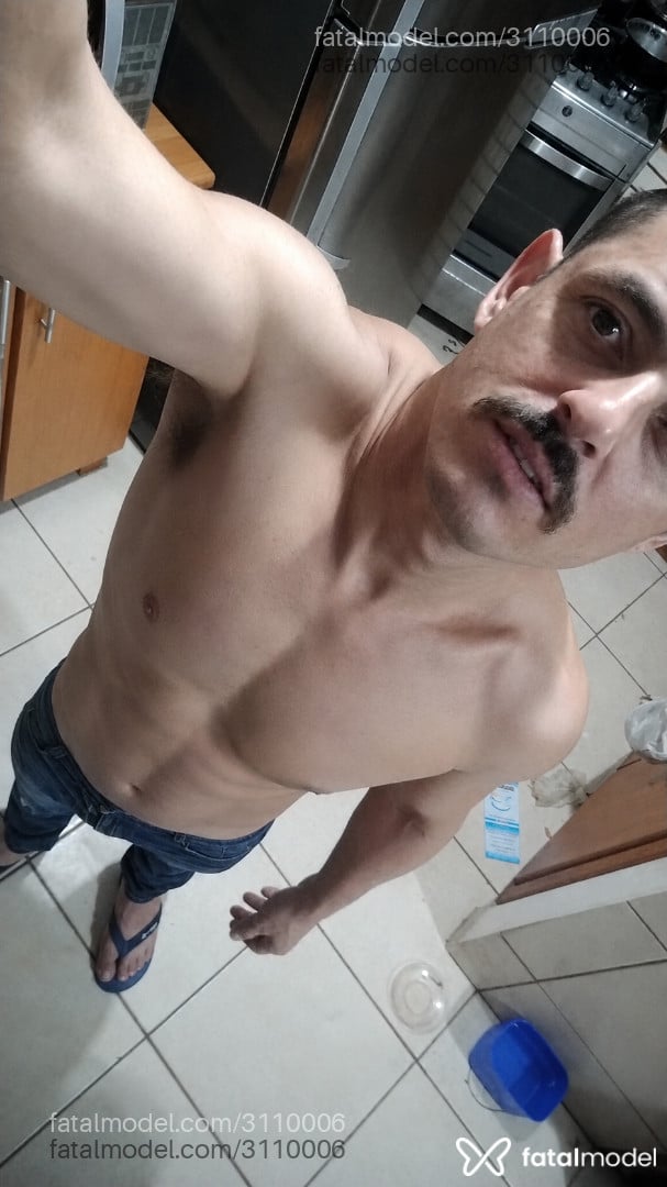 Acompanhante homem com cabelo castanho de olhos castanhos em Canoas Acompanhante homem com cabelo castanho de olhos castanhos em Canoas - Lubas