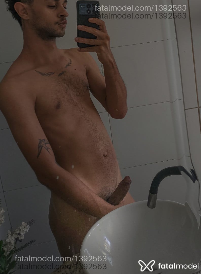 Acompanhante homem com cabelo castanho de olhos castanhos em Sete Lagoas - Passdot