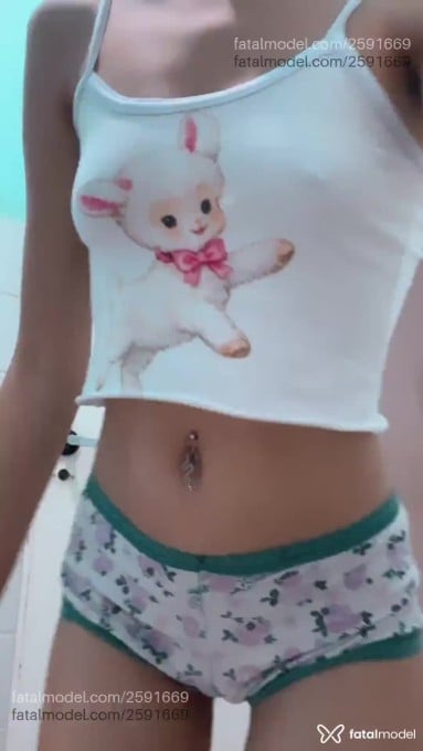 Acompanhante mulher loira (o) de olhos pretos - Rubi Bellarose