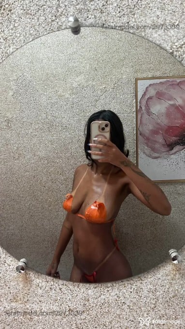 Acompanhante mulher morena (o) de olhos castanhos - Morena Acompanhante mulher morena (o) de olhos castanhos - Morena