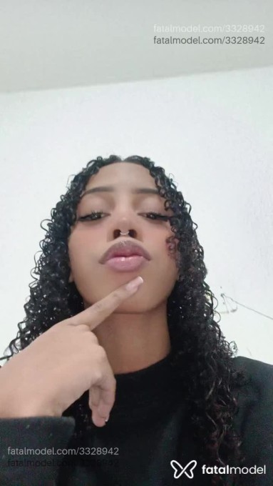 Acompanhante mulher morena (o) de olhos castanhos - Hellen